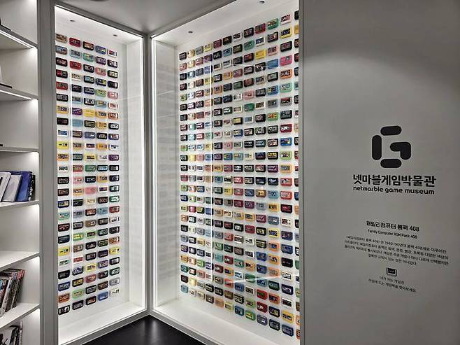 라이브러리 공간을 가득 채운 패미컴용 팩