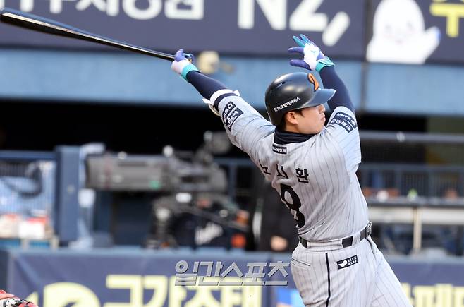 8일 오후 잠실야구장에서 열린 2025 프로야구 한화와 두산 경기. 한화 노시환이 1회 좌월 3점 홈런을 날리고있다. 잠실=정시종 기자 capa@edaily.co.kr