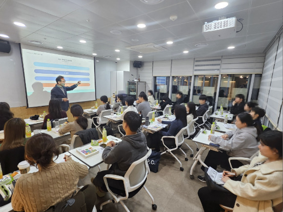 서울시가 자산관리에 어려움을 겪는 1인 가구를 대상으로 무료 경제교육을 제공한다. 사진은 1인 가구 경제교육이 진행되고 있는 모습. [사진=서울시]