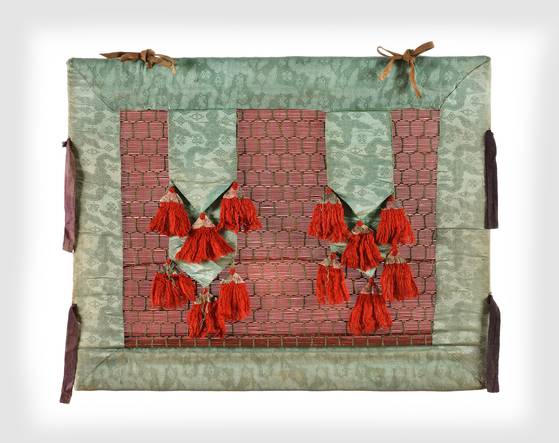 국보 ‘종묘 정전’의 보수 정비 공사가 5년 만에 완료됨에 따라 오는 20일 조선 왕과 왕비의 신주 49위를 종묘 정전으로 다시 모셔오는 ‘환안제’가 열린다. 사진은 가마 제작에 참고한 고궁박물관 소장 주렴(구슬 등을 꿰어둔 발로 일종의 장식물). 사진 국가유산청