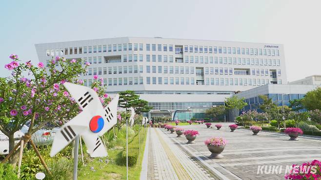 충남교육청은 올해 공·사립유치원 114개 원을 대상으로 총 14억 원 규모의 교육환경 개선비를 지원했다. 사진은 충남교육청 전경.