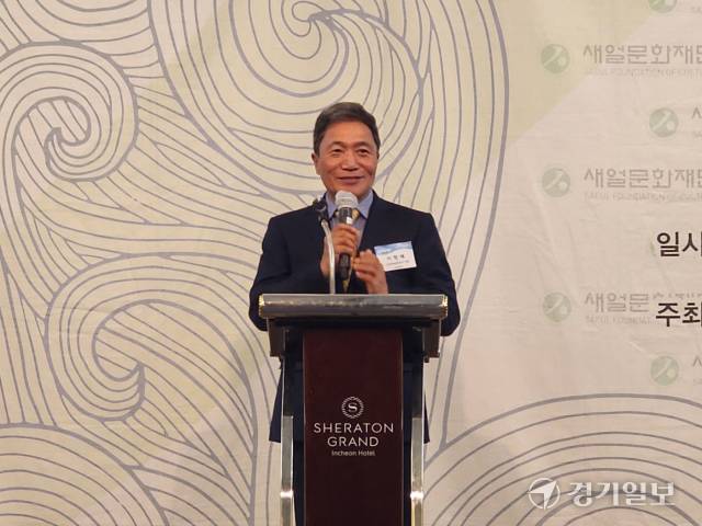 이학재 인천국제공항공사 사장이 9일 인천 연수구 쉐라톤그랜드인천호텔에서 열린 제454회 새얼아침대화 강연자로 나서 인천공항을 소개하고 있다. 이병기기자