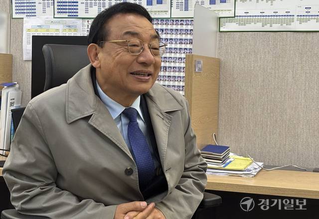 이정현 전 새누리당(국민의힘 전신) 대표가 9일 경기도청 기자실을 방문해 기자들과 간담회를 갖고 대선 출마에 대한 포부를 밝히고 있다. 최현호기자