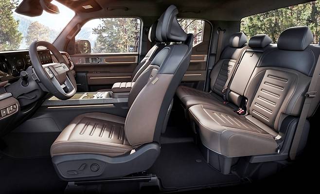 자상해진 타스만 실내 [사진출처=기아]