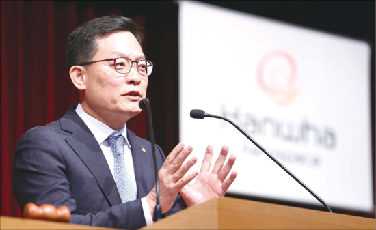 한화에어로스페이스가 역대급 유상증자를 결정했다. 이후 주가가 급락하면서 주주들의 반발이 거세다. 주주 반발에 맞서 주주총회서 주가 부양을 위한 노력을 다할 것이란 입장을 밝혔다. 사진은 주주총회서 발언하는 손재일 한화에어로스페이스 대표. (한화에어로스페이스 제공)