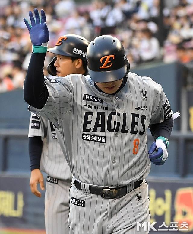 8일 잠실 두산전에서 홈런을 친 노시환이 기뻐하고 있다. 사진(잠실 서울)=천정환 기자