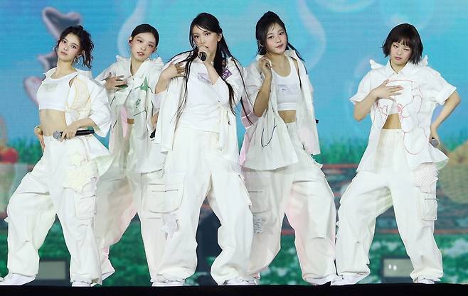 그룹 뉴진스(새 활동명 NJZ)가 어도어를 떠나 독자 활동을 해선 안 된다는 가처분 인용에 불복해 낸 이의신청 심문기일을 법원이 비공개로 진행하기로 했다./사진=스타뉴스