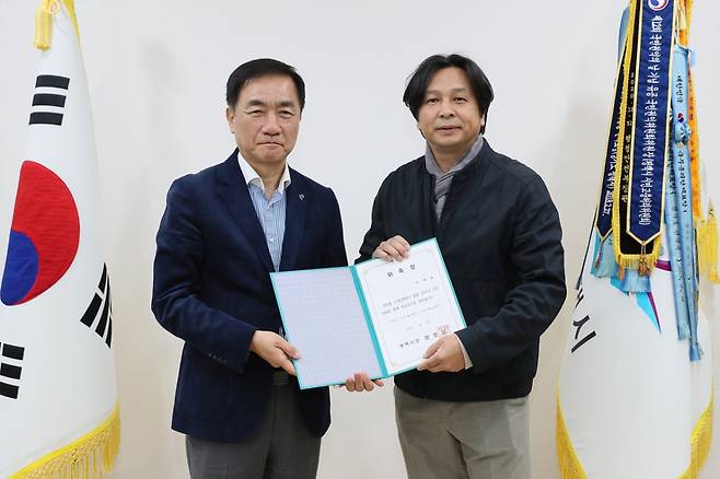 왼쪽부터 정장선 평택시장, 이재원 총감독./사진제공=평택시