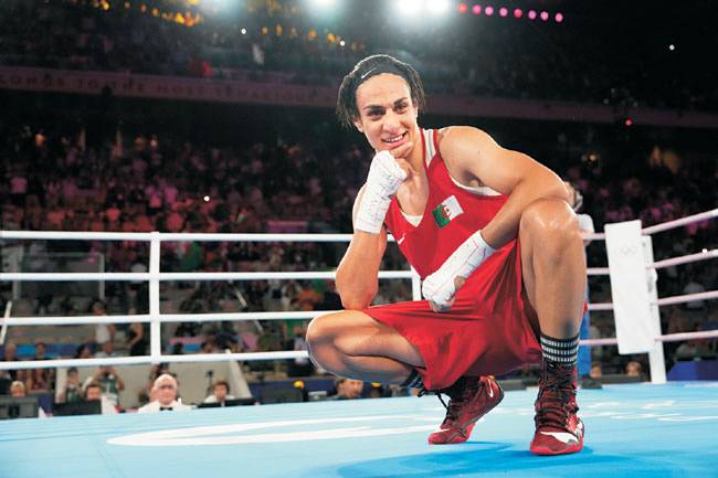 지난해 파리올림픽 여성 복싱 66㎏급에서 금메달을 차지한 이마네 켈리프.   AP 뉴시스