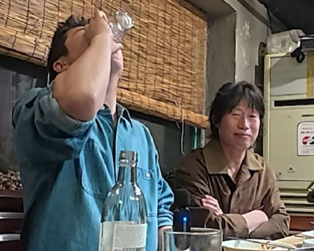 신동엽이 유해진과 술자리에서 진땀을 뺐다. / 유튜브 '짠한형' 캡처