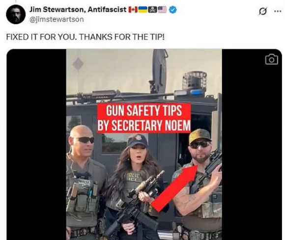 크리스티 놈 미 국토안보부 장관이 8일(현지시간) 애리조나주(州)에서 범죄를 저지른 불법 이민자들을 체포하는 모습의 홍보 영상에 등장했다. 총구의 방향을 지적한 엑스 게시물 캡처