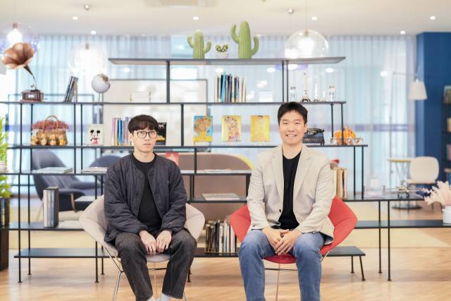 ㅇㅠㅈㅐㅈㅜㄴ(오른쪽) UNIST ㄱㅛㅅㅜ와 ㅅㅓㄱㅕㅇㄱㅜㄱ UNIST ㅇㅕㄴㄱㅜㅇㅝㄴ. 사진 제공=UNIST