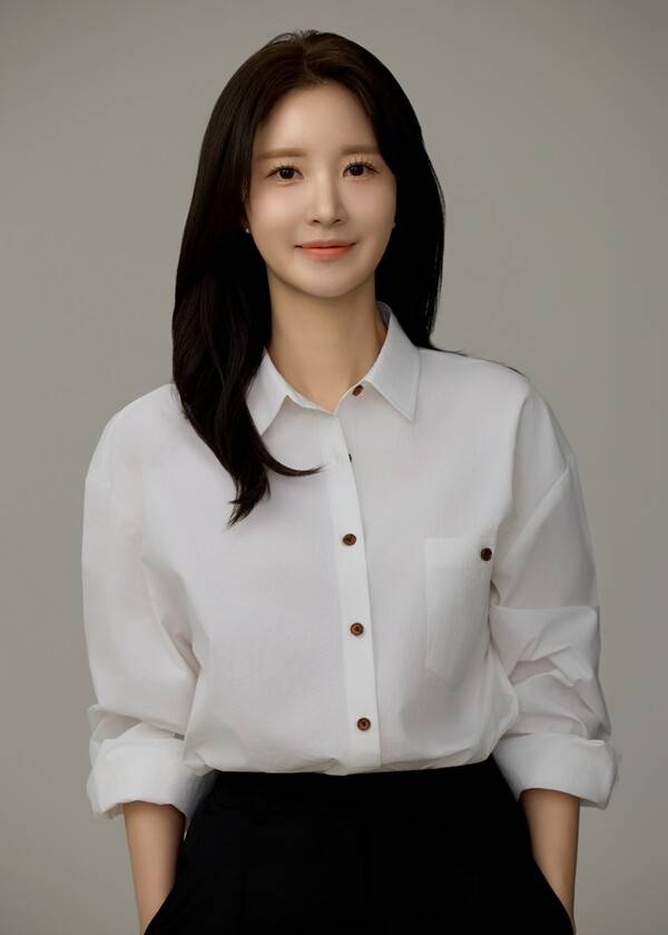 ▲ 씨엘엔스튜디오와 전속계약을 체결한 박가영. 제공|씨엘엔스튜디오