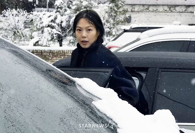 (남양주=뉴스1) 권현진 기자,박혜성 기자 = 배우 김민희가 27일 경기도 남양주 인근에서 포착됐다. 2024.11.27/뉴스1  Copyright (C) 뉴스1. All rights reserved. 무단 전재 및 재배포,  AI학습 이용 금지. /사진=(남양주=뉴스1) 권현진 기자,박혜성 기자