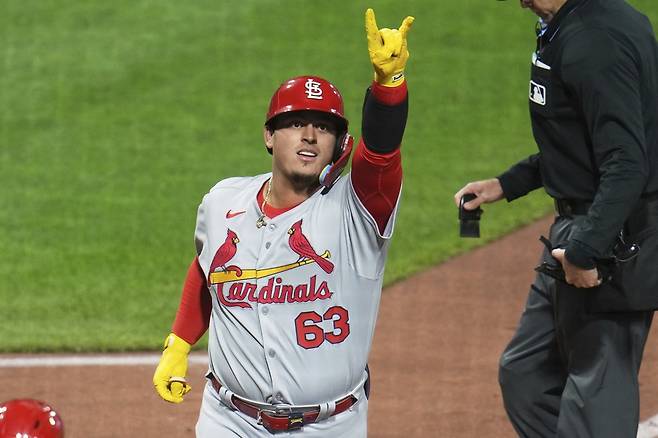 세인트루이스 포수 포조는 8일(한국시간) PNC파크에서 열린 '2025 메이저리그' 피츠버그전에서 7번타자 포수로 선발 출전했다. 4년 만에 빅리그 복귀전에서 홈런포를 쏘아 올렸고, 도루를 저지하는 등 맹활약하며 눈길을 끌었다. 연합뉴스 AP