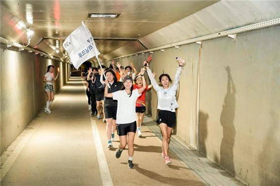 여의도공원 달리는 '7979 서울 러닝크루' [서울시 제공. 재판매 및 DB 금지]