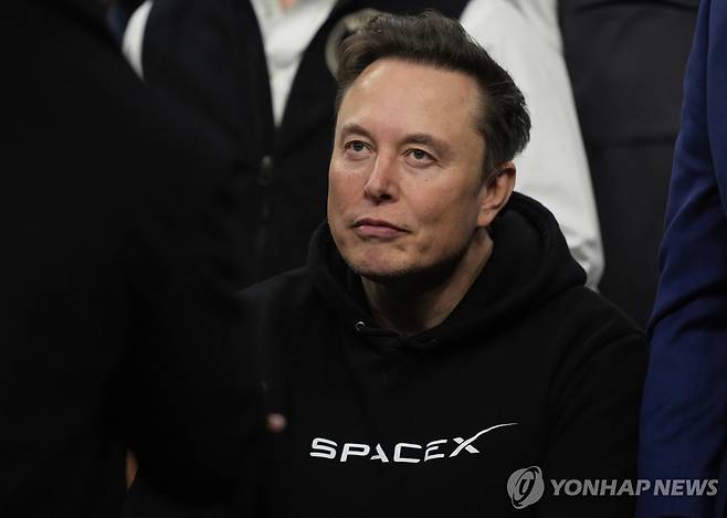 스페이스X 로고 새겨진 티셔츠 입은 일론 머스크  [AP 연합뉴스 자료사진. 재판매 및 DB 금지]