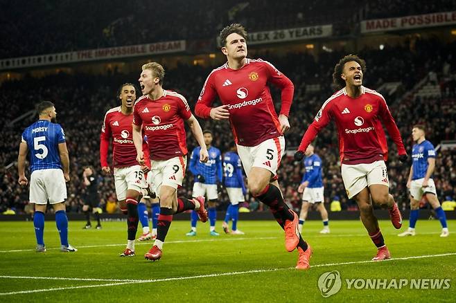 맨유 해리 매과이어(5번) 골 세리머니 모습. [AP=연합뉴스]