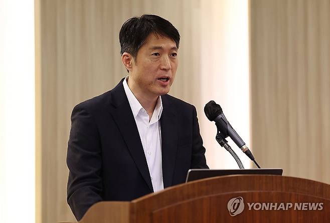 위메이드 위믹스, 해킹 피해 사건 긴급 간담회 (성남=연합뉴스) 김인철 기자 = 김석환 위믹스 PTE.LTD 대표가 17일 경기도 성남 분당구 판교 한컴타워에서 열린 위믹스 가상화폐 해킹 피해 관련 긴급 간담회에서 발언하고 있다. 2025.3.17 yatoya@yna.co.kr