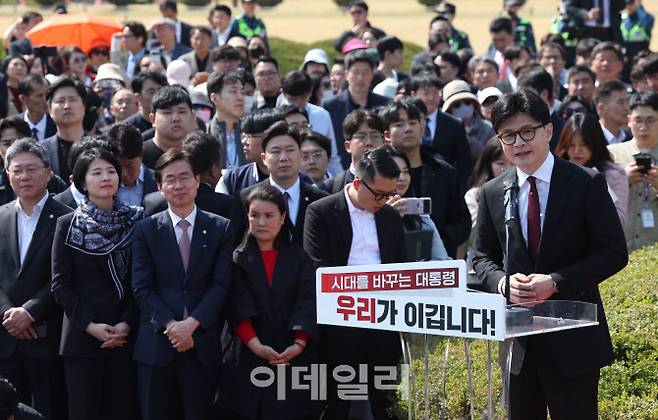 [이데일리 노진환 기자] 한동훈 국민의힘 전 대표가 10일 오후 서울 여의도 국회에서 제21대 대통령선거 출마 선언 기자회견을 하고 있다.