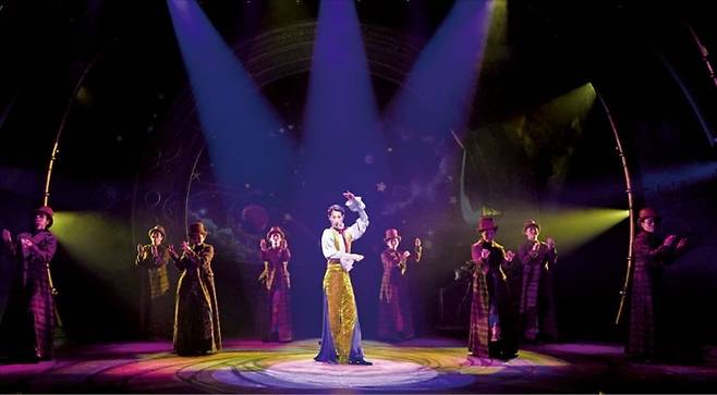 뮤지컬 ‘라이카’의 ‘장미’는 가장 아름다운 존재를 ‘나 자신’이라고 강조한다. 사진 | 라이브러리컴퍼니