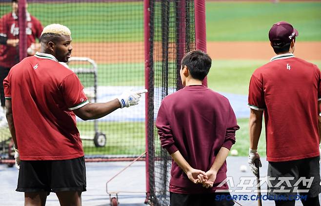 한국 문화 적응 마친 꼰대 푸이그. 장재영 컴온.