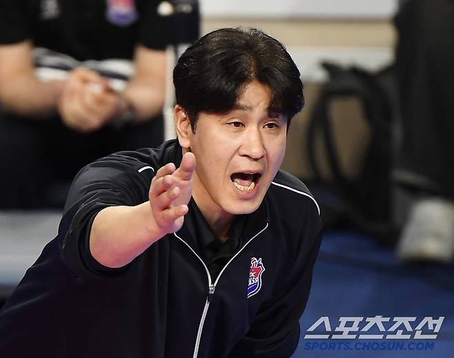 20일 화성체육관에서 열린 IBK 기업은행과 도로공사의 경기. 도로공사 김종민 감독. 화성=정재근 기자 cjg@sportschosun.com/2025.2.20/