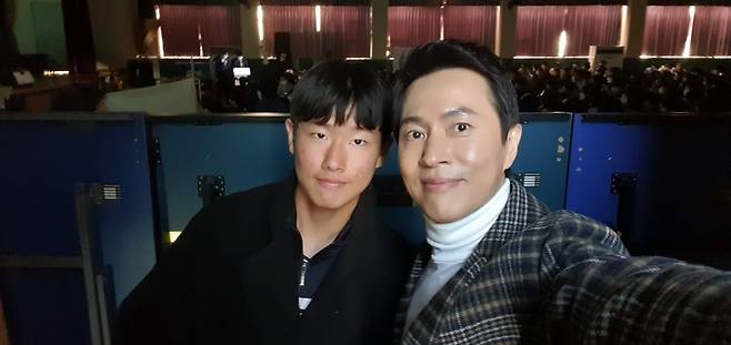 ◇오산중 2학년 때의 김도윤과 김정민.. 부자는 오산중 축제 때 함께 공연을 했다. 사진제공=김정민