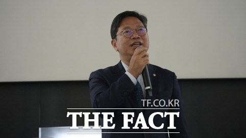 더불어민주당 김승원 경기도당위원장이 10일 수원컨벤션센터에서 열린 지방의원 연석회의에서 발언하고 있다./민주당 경기도당