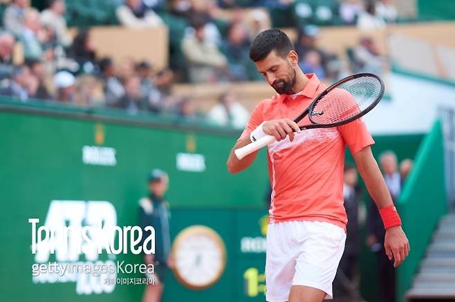 시즌 첫 클레이 코트 경기에서 패배한 노박 조코비치