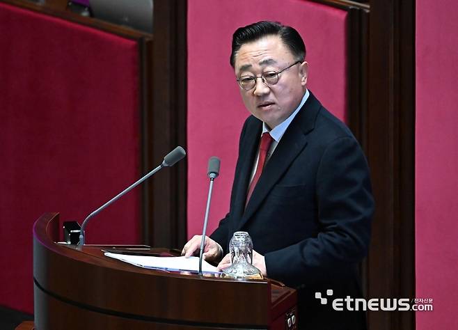 제422회 국회(임시회) 제5차 본회의가  지난 2월 13일 서울 여의도 국회에서 열렸다. 경제분야 대정부 질문에서 고동진 국민의힘 의원이 발언하고 있다. 이동근기자 foto@etnews.com