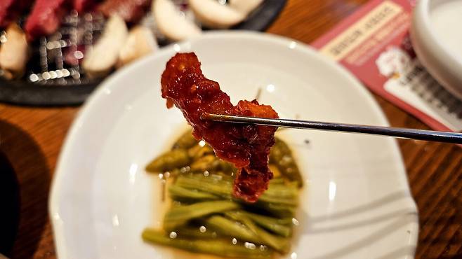 20250409_182634.jpg 회사 대표님이 사주신 한우 그리고 선물