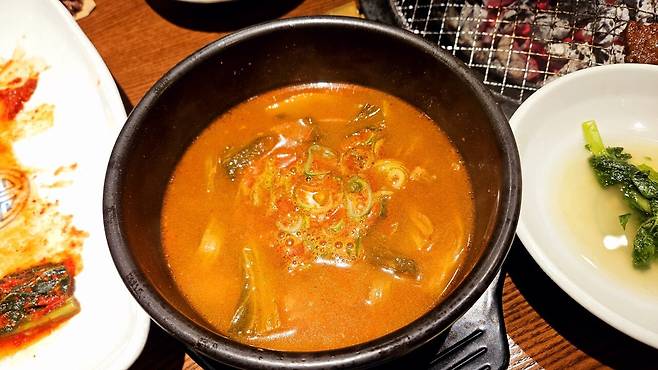 20250409_191630.jpg 회사 대표님이 사주신 한우 그리고 선물