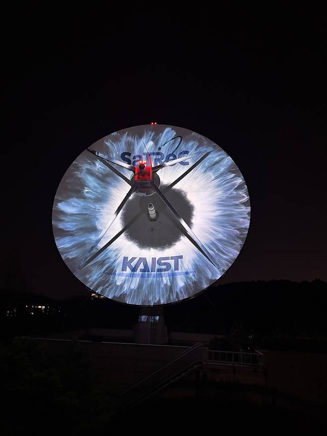 AI-generated artwork created using G-Dragon’s iris data (KAIST)