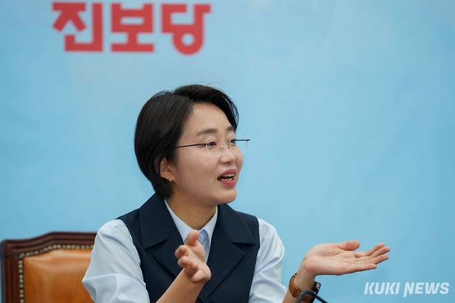 김재연 진보당 상임대표가 9일 서울 영등포구 국회 본청에서 쿠키뉴스와 인터뷰하고 있다. 유희태 기자