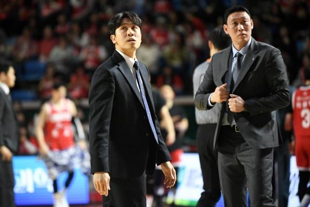 고양 소노는 10일 오후 김태술 감독(좌)의 경질 소식을 전했다. 사진=KBL 제공