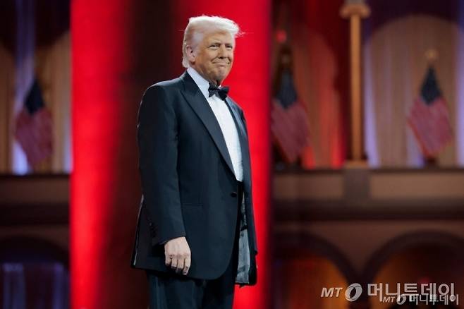 도널드 트럼프 미국 대통령이 8일(현지시간) 워싱턴에서 열린 공화당 전국 의회 위원회(NRCC) 행사에 참석하기 위해 도착을 하고 있다. 2025.04.09  ⓒ AFP=뉴스1  Copyright (C) 뉴스1. All rights reserved. 무단 전재 및 재배포,  AI학습 이용 금지.