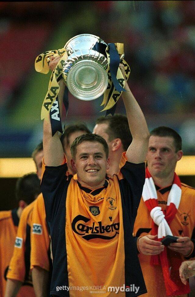 리버풀 레전드 오언은 선수 시절 리버풀에서는 프리미어 리그 우승을 경험해보지 못했다. 맨유에서 한번 우승했다. 사진은 FA컵 우승 당시 오언./게티이미지코리아