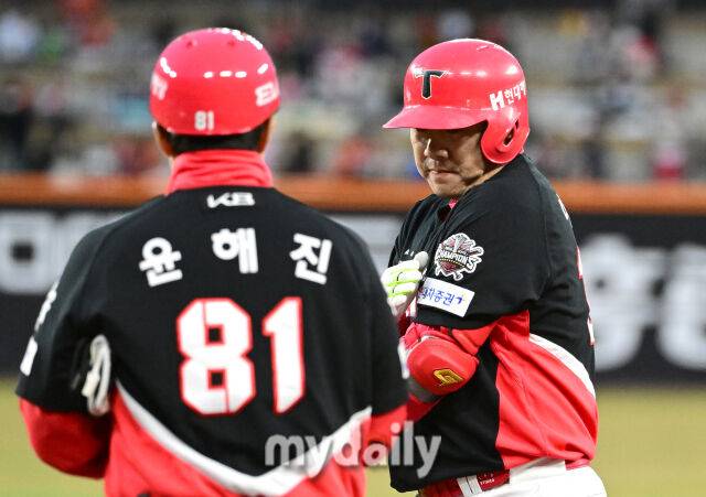 2025년 3월 28일 오후 대전 한화생명 볼파크에서 진행된 '2025 신한 SOL뱅크 KBO 리그' KIA 타이거즈와 한화 이글스의 경기. KIA 이우성이 2회초 2사 후 안타를 친 뒤 기뻐하고 있다./마이데일리