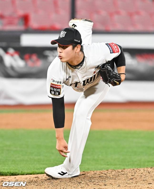 박영현이 9일 역투하는 모습.