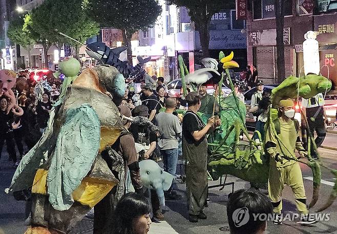 2023년 열린 춘천인형극제 퍼레이드 [연합뉴스 자료사진]