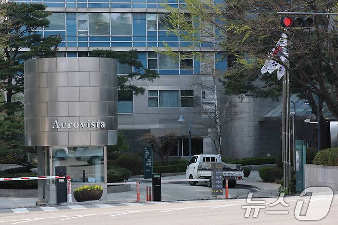 사진은 10일 윤 전 대통령 사저인 서초구 아크로비스타 모습. 2025.4.10/뉴스1 ⓒ News1 박세연 기자