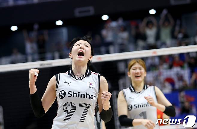 1일 경기도 수원시 서수원칠보체육관에서 열린 '2023 국제배구연맹(FIVB) 발리볼내셔널리그(VNL)' 3주차 3차전 대한민국과 중국과의 경기에서 강소휘가 득점에 성공한 뒤 환호하고 있다.(대한배구협회 제공) 2023.7.1/뉴스1 ⓒ News1 민경석 기자