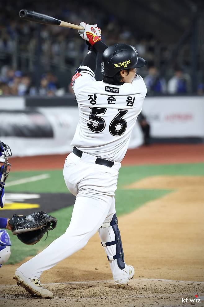 11일 수원 케이티위즈파크에서 열린 SSG 랜더스와 홈경기에서 2타점을 올린 KT 위즈 내야수 장준원. (KT 위즈 제공)