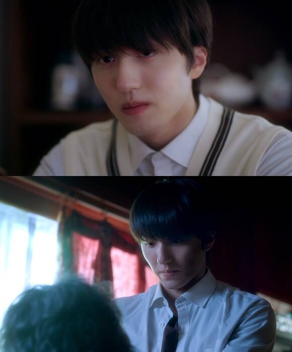 가수 겸 배우 강찬희가 '귀신들'에서 100년 만에 집에 돌아온 아들을 위장한 피싱 AI로 분해 열연을 펼쳤다. /영화 '귀신들'