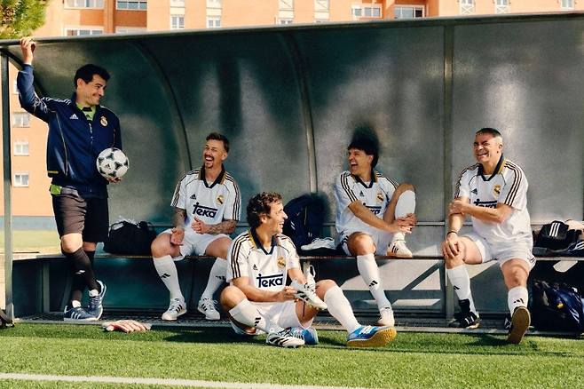 11.png 이번에 재발매 되는 레알마드리드 99/00 리메이크 킷