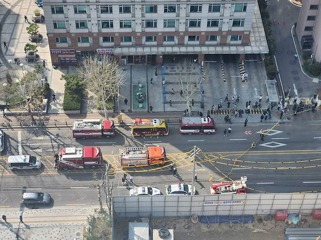 20250411_151254.jpg 현시각 영등포 전봇대 초전박살