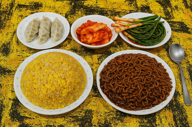 돼지만세다님 밥상에 식탁보 놓아 드렸습니다