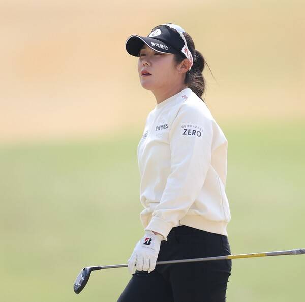 2025년 한국여자프로골프(KLPGA) 투어 신설 대회인 iM금융오픈에 출전한 이소영 프로가 1라운드에서 경기하는 모습이다. 사진제공=KLPGA