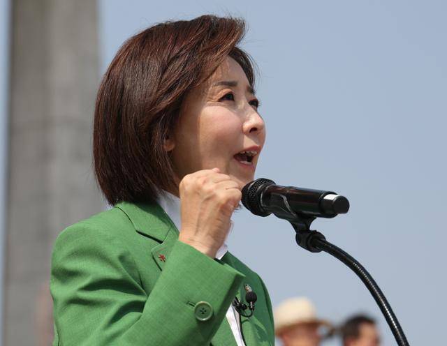 나경원 국민의힘 의원이 11일 서울 여의도 국회 본청 앞 계단에서 대선 출마 선언을 하고 있다. 연합뉴스